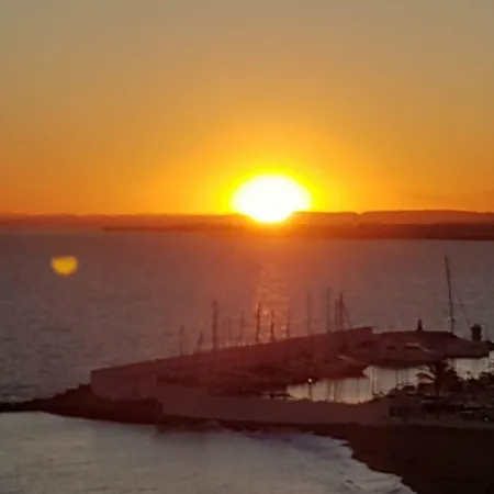 Beachfront Center 公寓