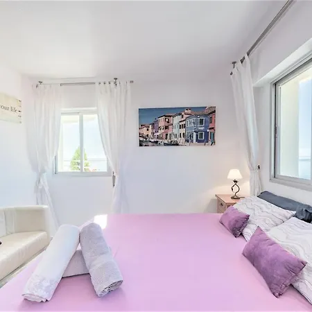 Beachfront Center Apartment Marbella