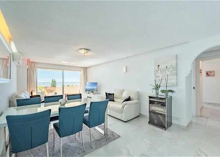 Beachfront Center Μαρμπέλλα