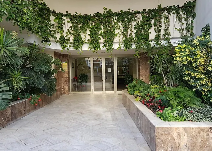 Beachfront Center Μαρμπέλλα
